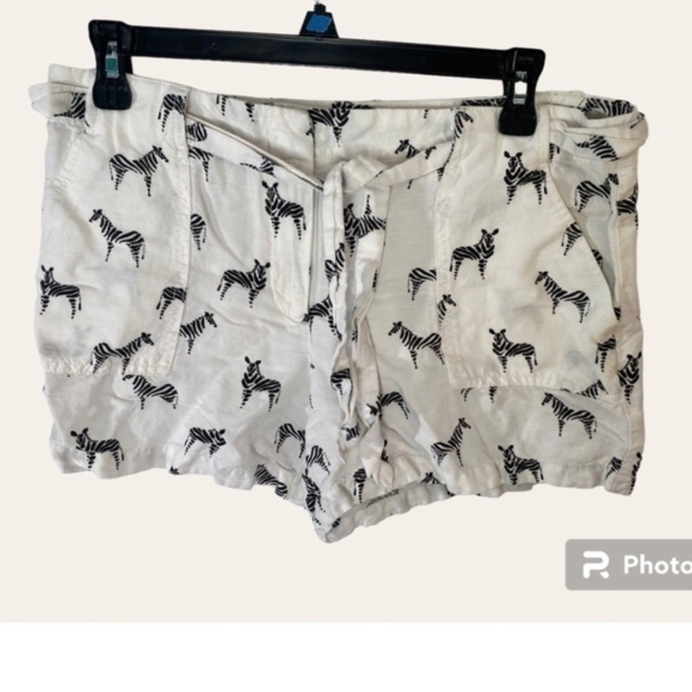 LOFT Shorts size 2  Zebra Print with Belt‎